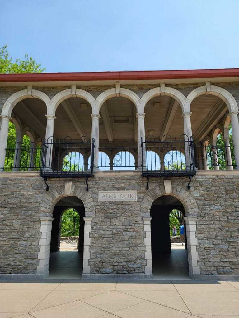 P10 A stone building with arches and a balcony.