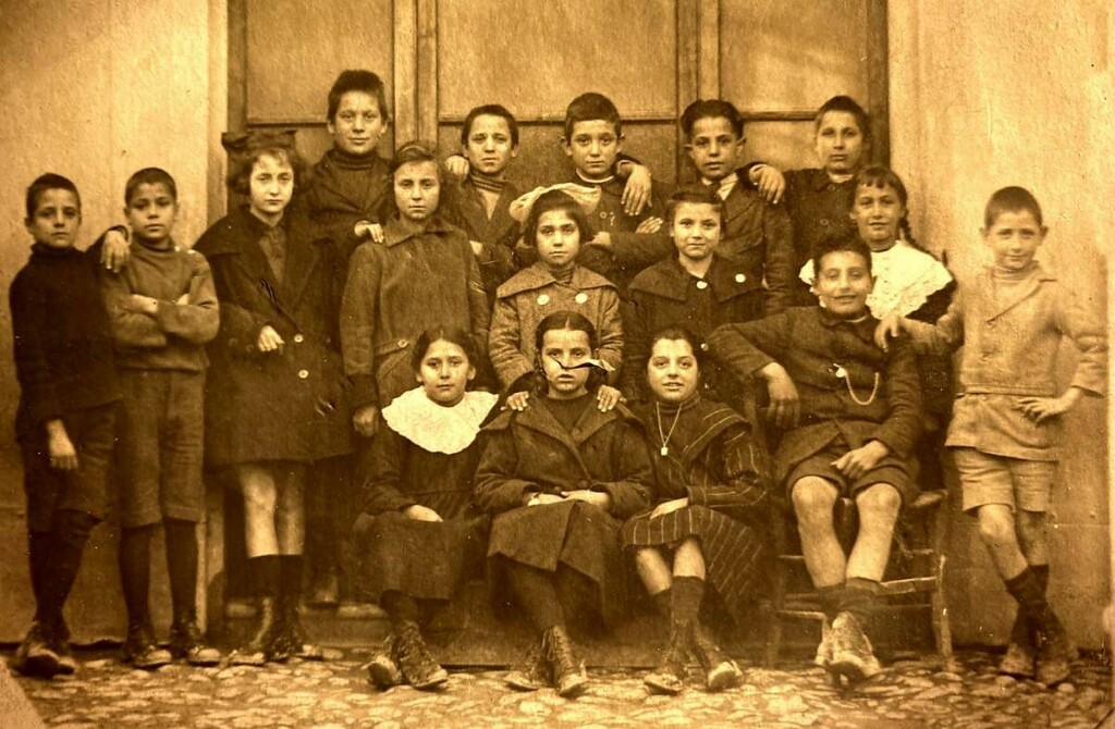 A group of children posing for a picture.