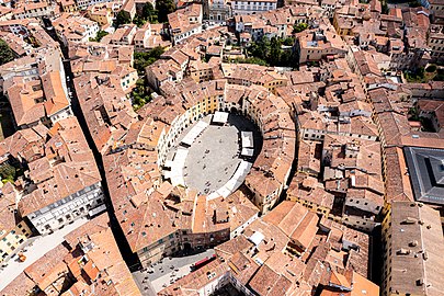 Lucca_Piazza_dell’Anfiteatro_2021